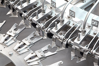 達(dá)意隆液體自動灌裝機(jī)助您實(shí)現(xiàn)高效生產(chǎn)