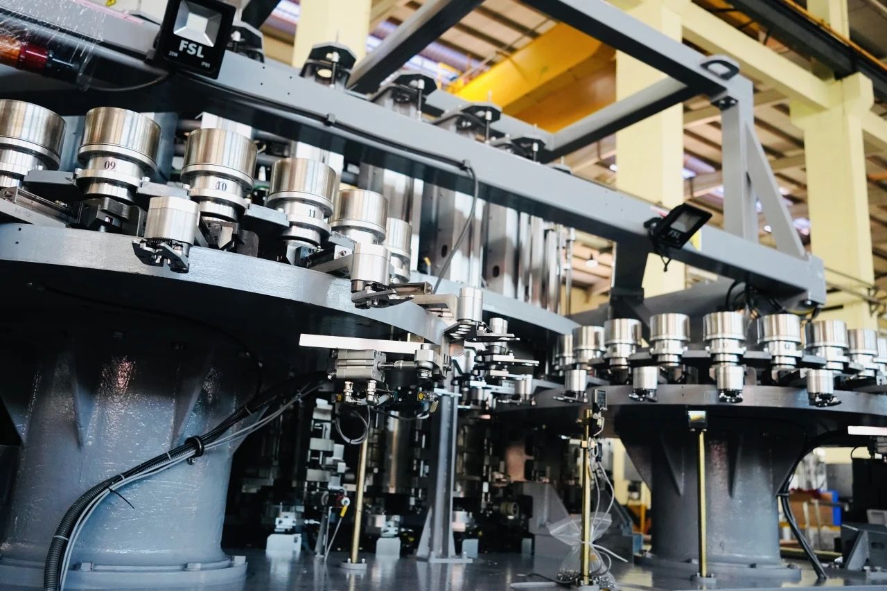 里程碑時(shí)刻！達(dá)意隆引領(lǐng)亞洲首臺(tái)自制72000BPH高速吹貼灌旋